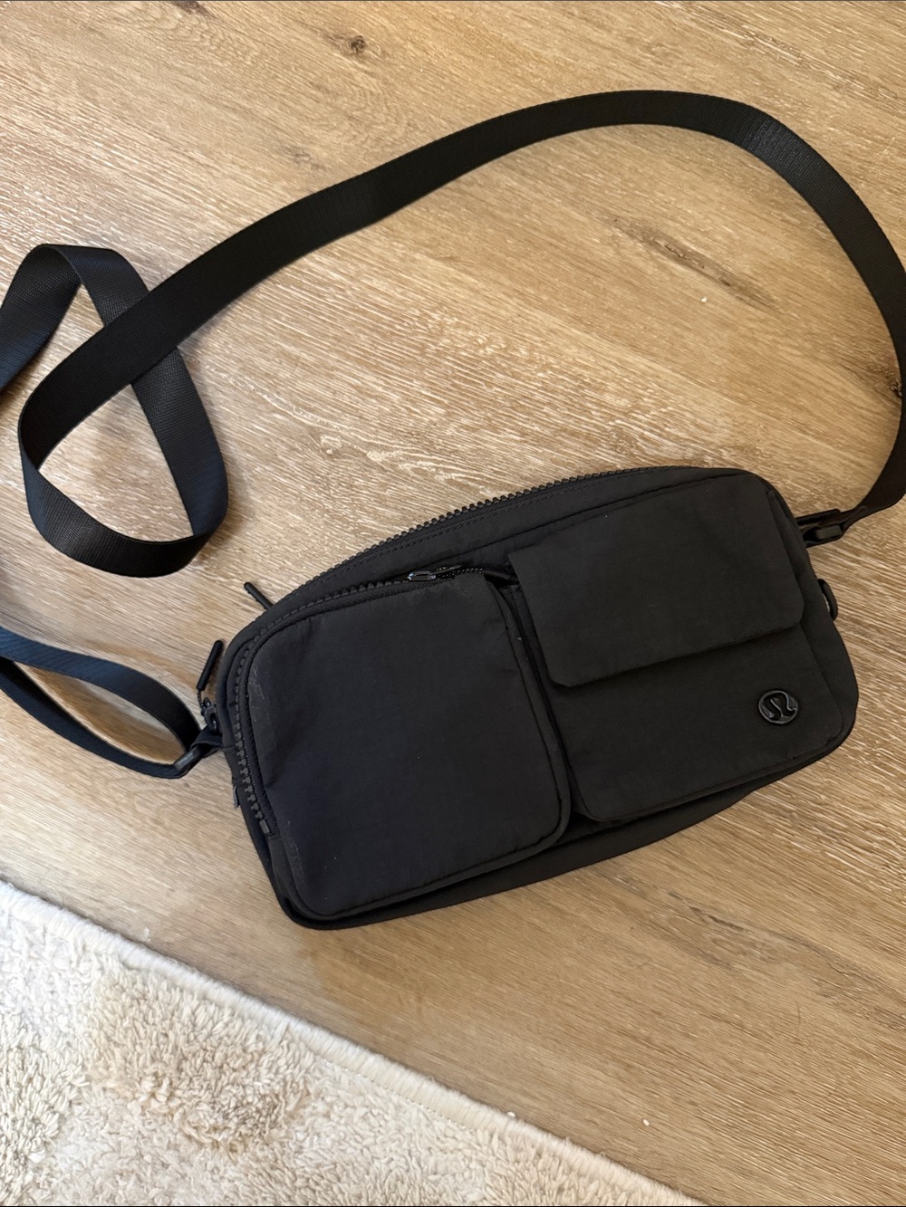 Lululemon multi pocket crossbody bag - Picture 2 of 4